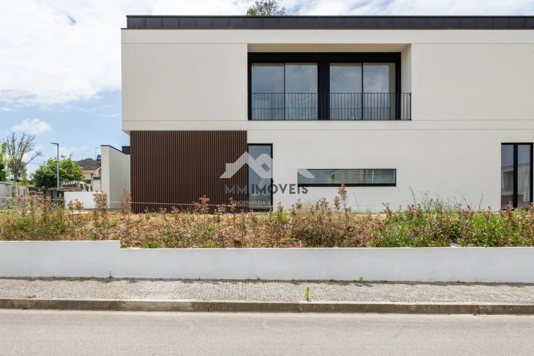 Moradia T4 para Venda em Santa Marinha e São Pedro da Afurada Foto 38