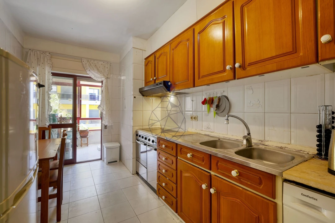 Apartamento T1 para Venda em Quarteira Foto 3