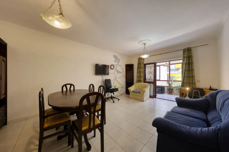 Apartamento T1 para Venda em Quarteira Foto 2