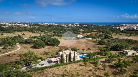 Moradia T6 para Venda em Albufeira e Olhos de Água