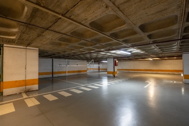 Garagem para Venda em Santo António Foto 3