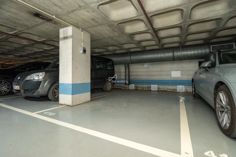 Garagem para Venda em Santo António Foto 2