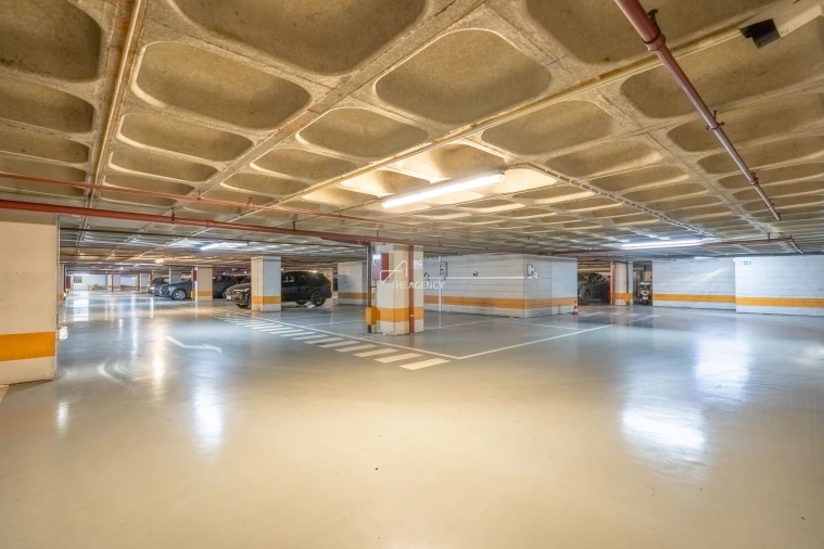 Garagem para Venda em Santo António Foto 4