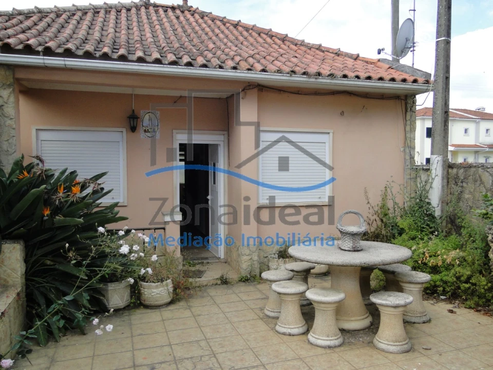 Moradia T2 para Venda em Abrigada e Cabanas de Torres Foto 1