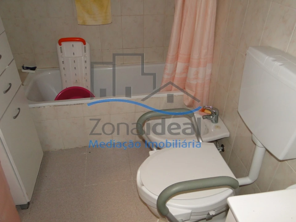 Moradia T2 para Venda em Abrigada e Cabanas de Torres Foto 8