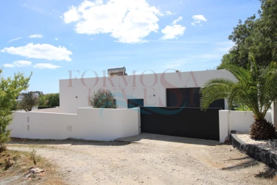 Moradia T4 para Venda em Moncarapacho e Fuseta