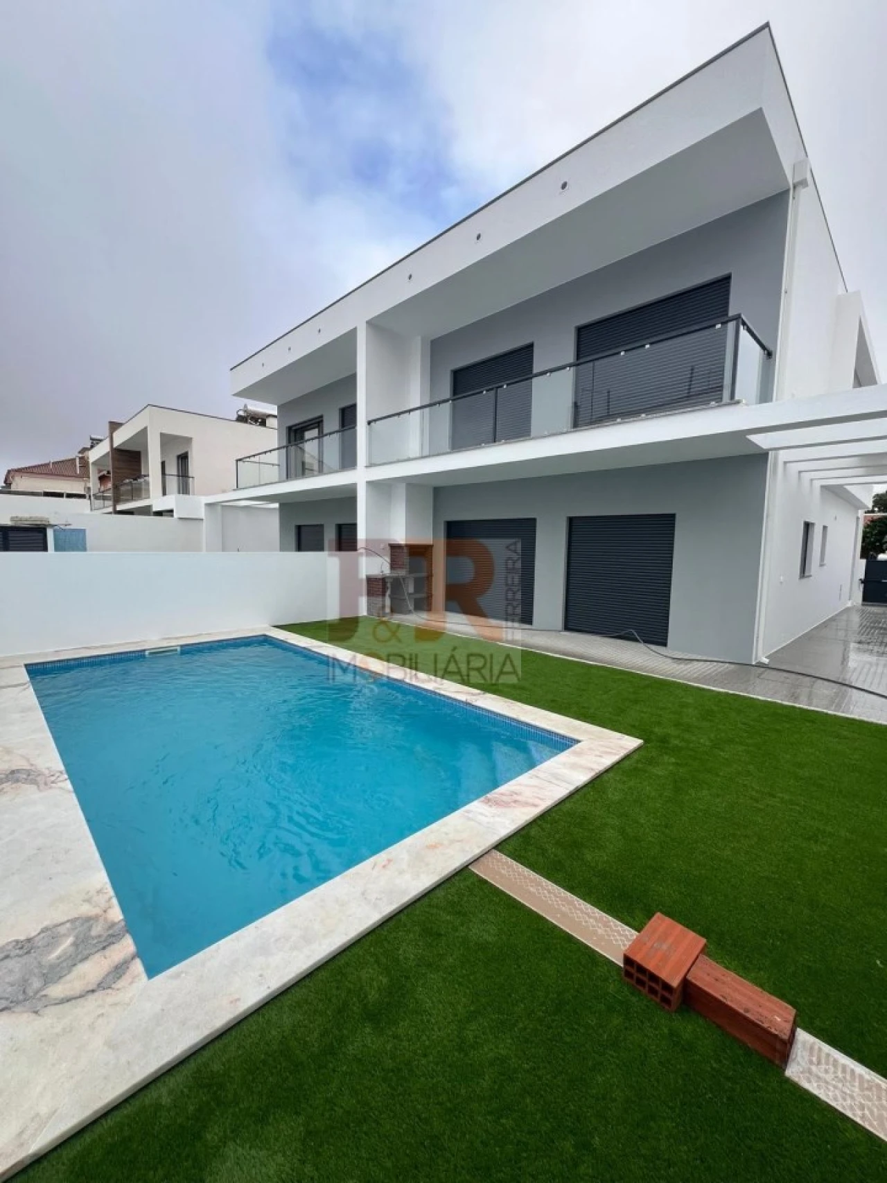 Moradia T4 para Venda em Fernao Ferro Foto 1