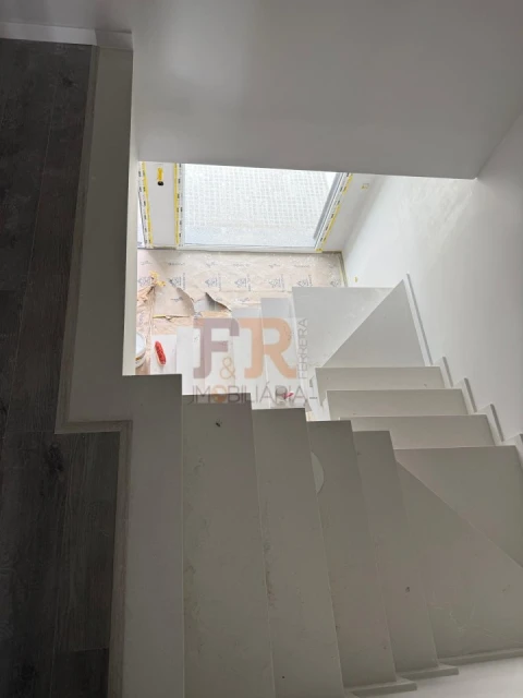 Moradia T4 para Venda em Fernao Ferro