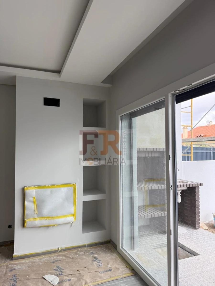 Moradia T4 para Venda em Fernao Ferro Foto 13