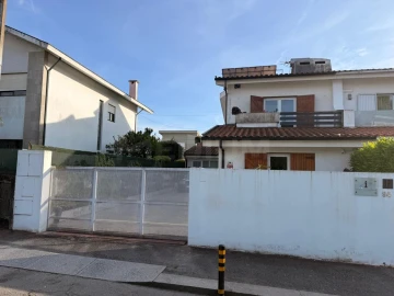 Moradia T4 para Venda em Vila Nova de Famalicão e Calendário