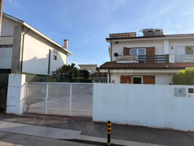Moradia T4 para Venda em Vila Nova de Famalicão e Calendário Foto 2