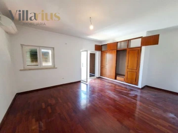 Moradia T4 para Venda em São João Baptista