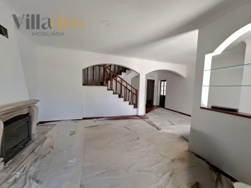 Moradia T4 para Venda em São João Baptista