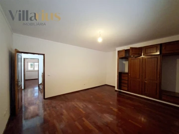 Moradia T4 para Venda em São João Baptista