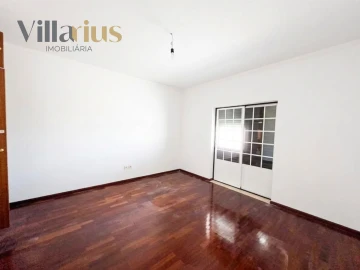 Moradia T4 para Venda em São João Baptista