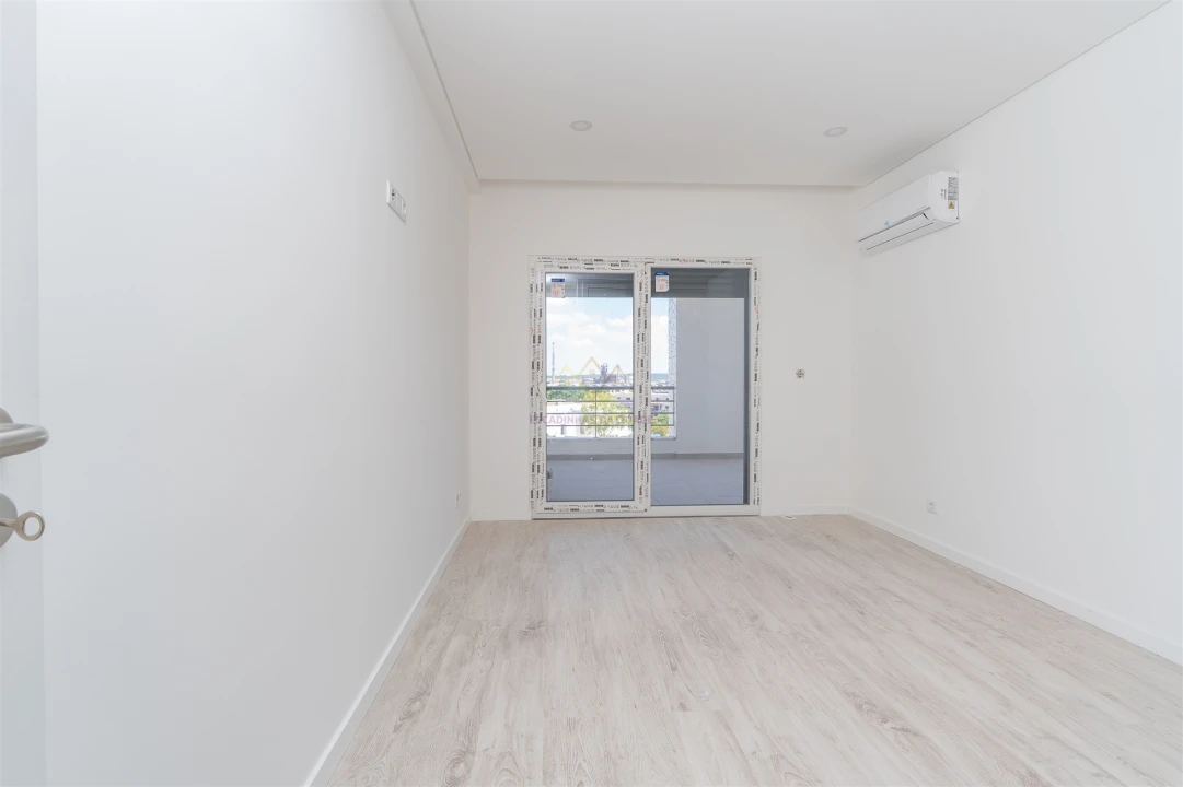Apartamento T3 para Venda em Seixal, Arrentela e Aldeia de Paio Pires Foto 14