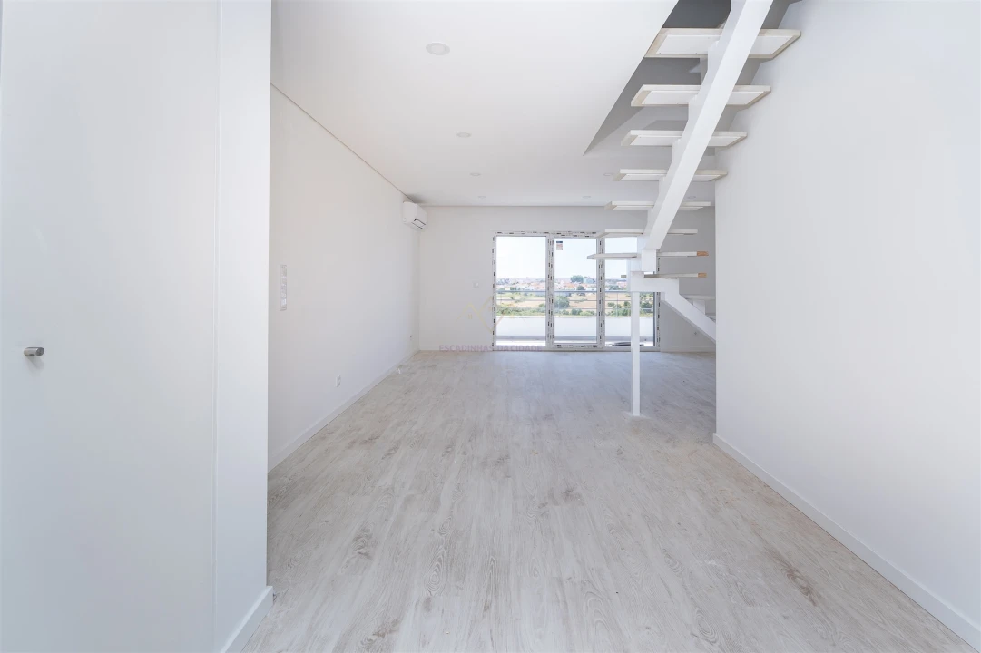 Apartamento T4 para Venda em Seixal, Arrentela e Aldeia de Paio Pires Foto 4
