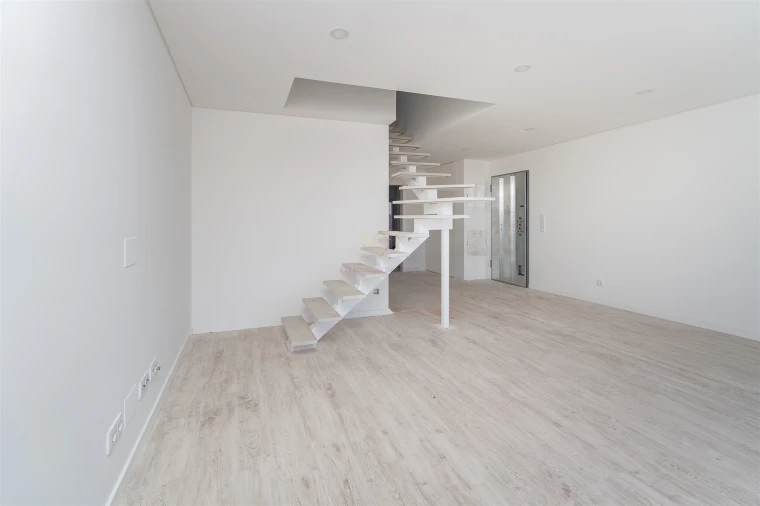 Apartamento T4 para Venda em Seixal, Arrentela e Aldeia de Paio Pires Foto 3