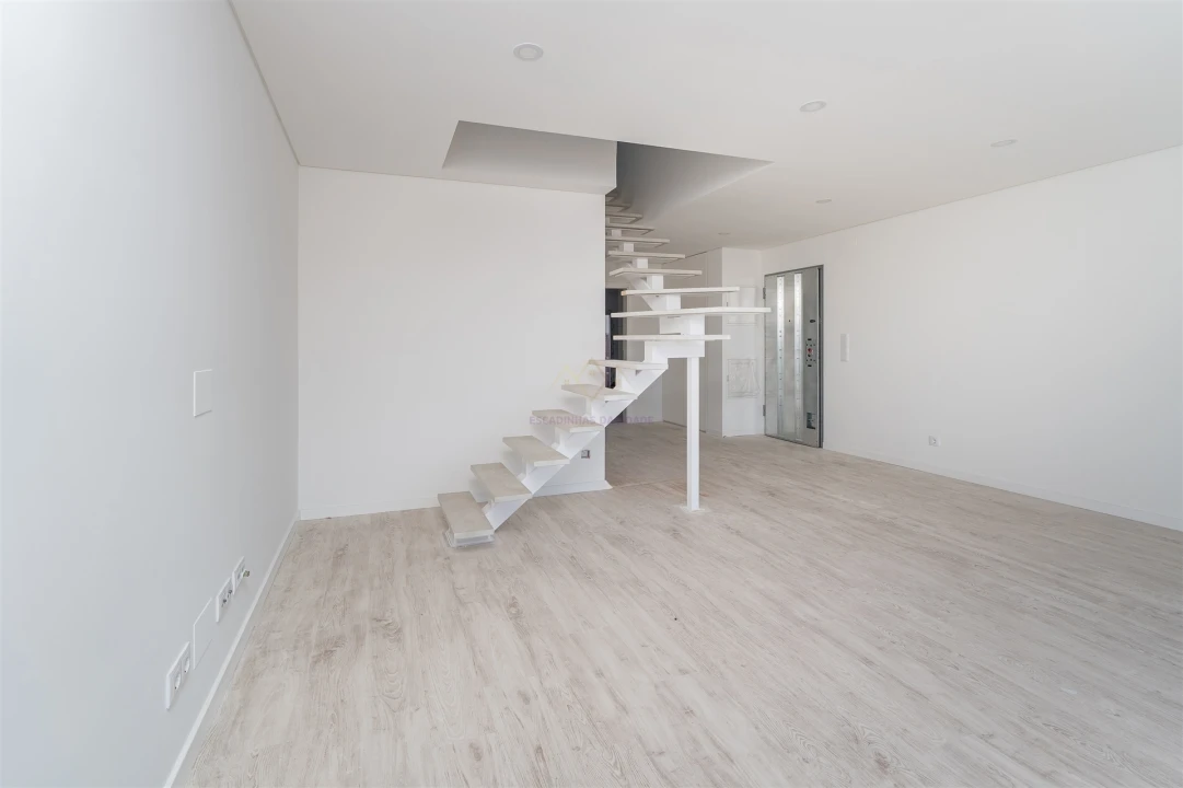 Apartamento T4 para Venda em Seixal, Arrentela e Aldeia de Paio Pires Foto 3