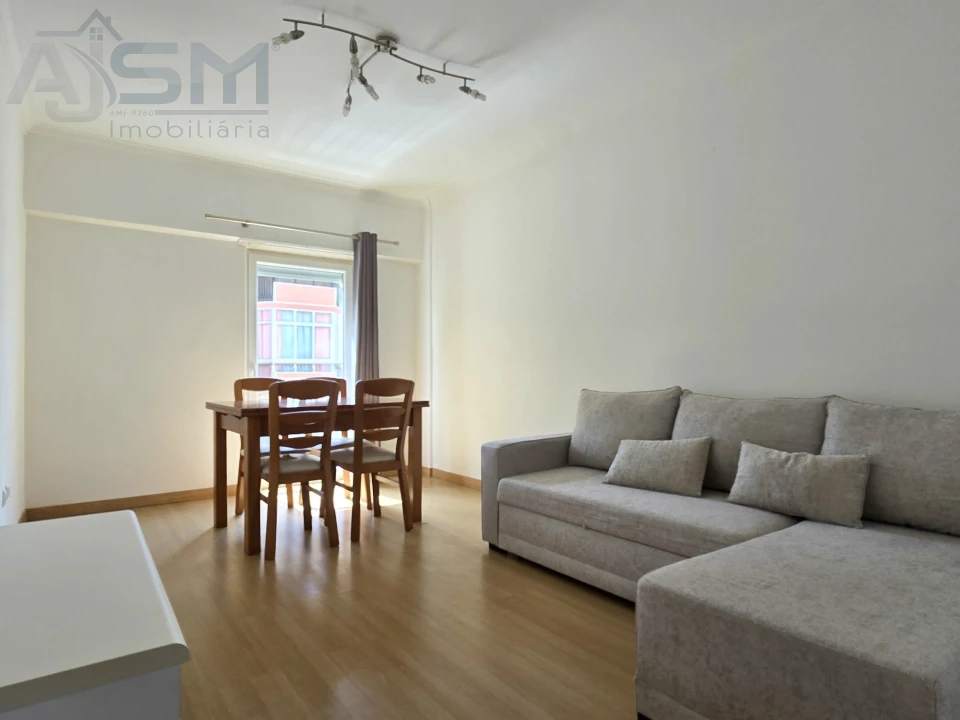 Apartamento T2 para Arrendamento em Carcavelos e Parede Foto 1