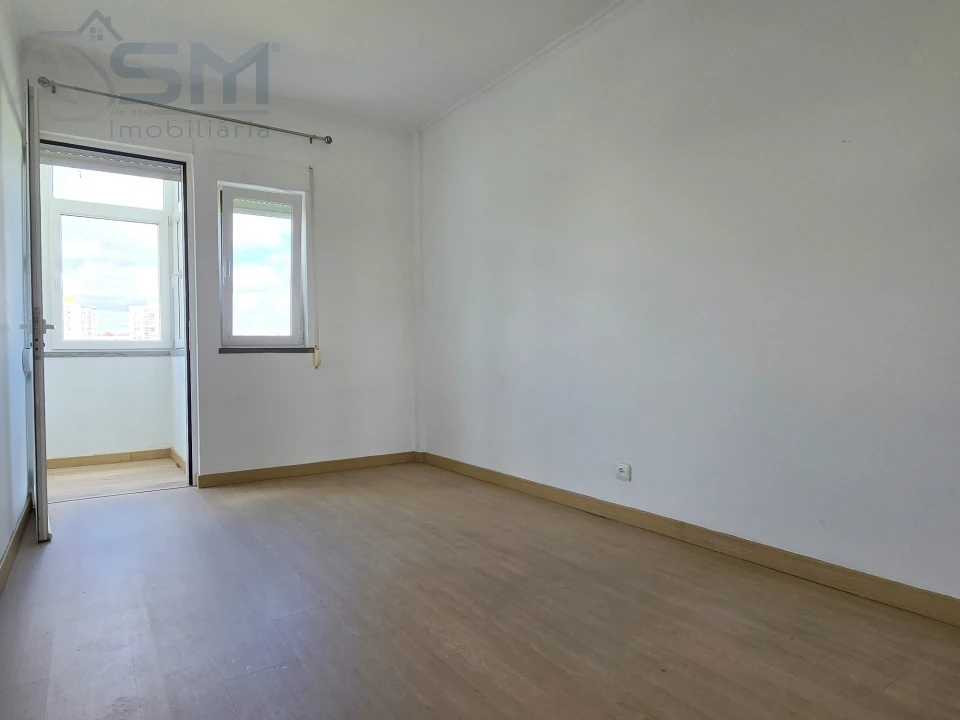 Apartamento T2 para Arrendamento em Carcavelos e Parede Foto 15