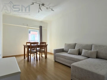 Apartamento T2 para Arrendamento em Carcavelos e Parede