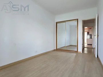 Apartamento T2 para Arrendamento em Carcavelos e Parede