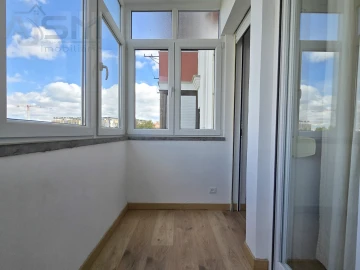 Apartamento T2 para Arrendamento em Carcavelos e Parede