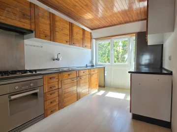 Apartamento T2 para Arrendamento em Carcavelos e Parede