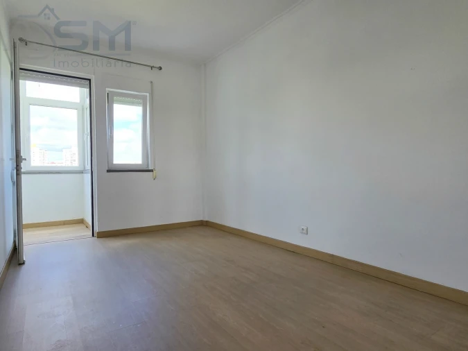 Apartamento T2 para Arrendamento em Carcavelos e Parede Foto 15