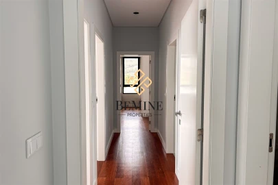 Moradia T3 para Venda em Santa Cruz