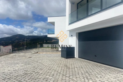 Moradia T3 para Venda em Santa Cruz