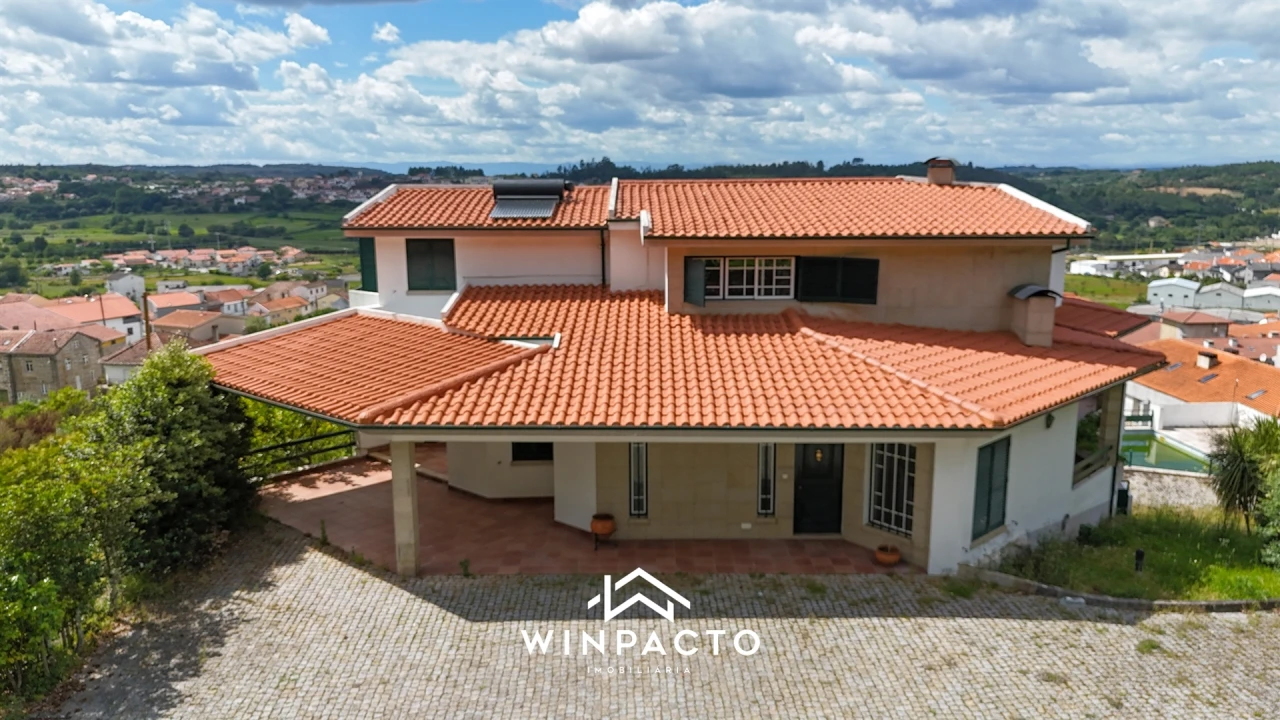 Moradia T6 para Venda em Seia, São Romão e Lapa dos Dinheiros Foto 2