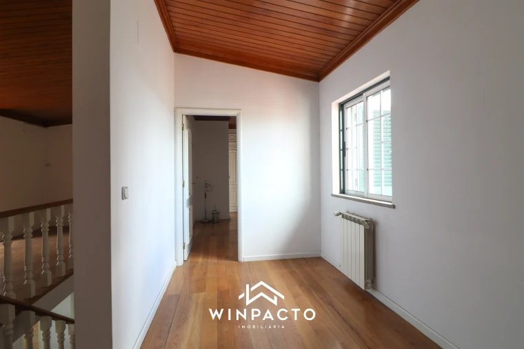 Moradia T6 para Venda em Seia, São Romão e Lapa dos Dinheiros Foto 32