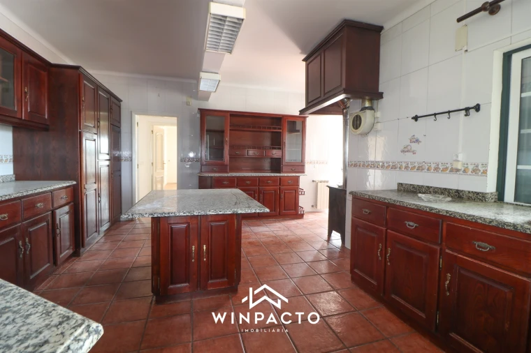 Moradia T6 para Venda em Seia, São Romão e Lapa dos Dinheiros Foto 10