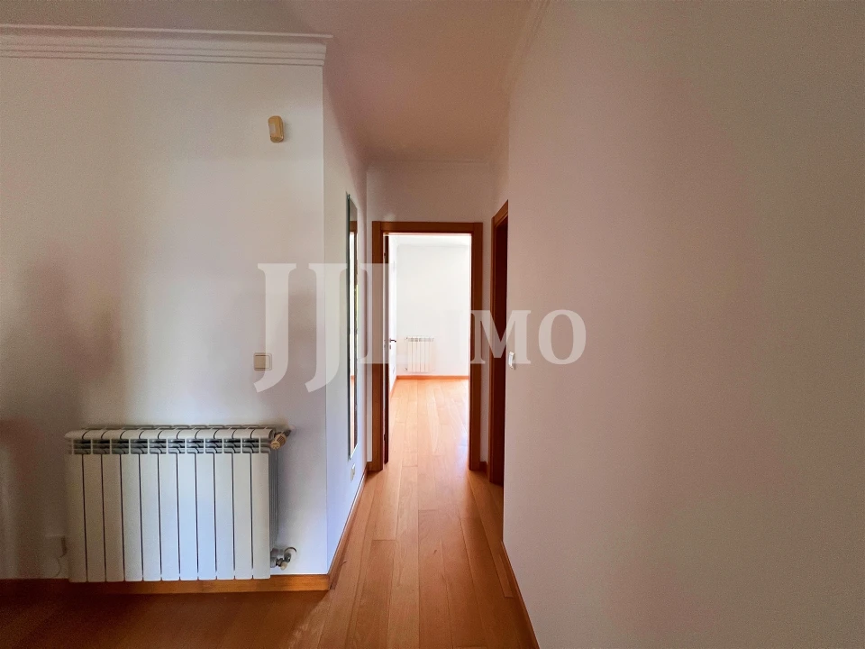 Apartamento T1 para Arrendamento em Lumiar Foto 2