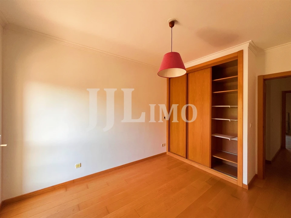 Apartamento T1 para Arrendamento em Lumiar Foto 5