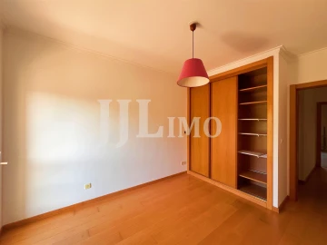 Apartamento T1 para Arrendamento em Lumiar