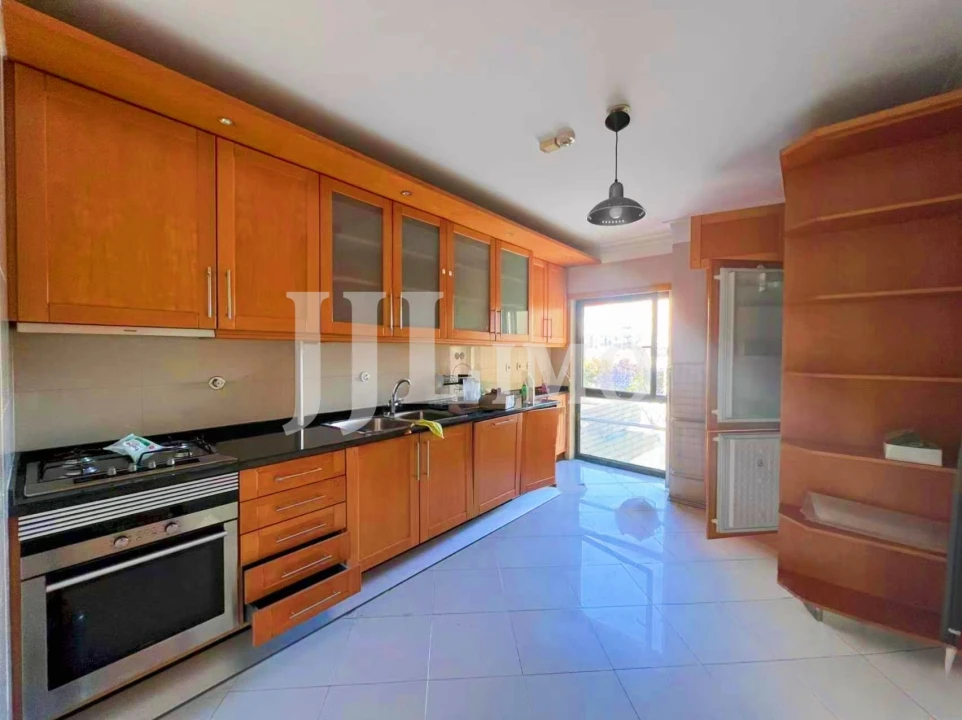 Apartamento T1 para Arrendamento em Lumiar Foto 13