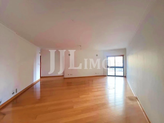 Apartamento T1 para Arrendamento em Lumiar Foto 10