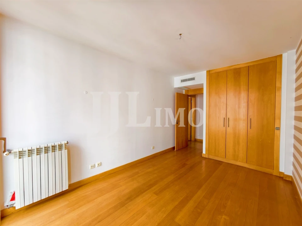 Apartamento T4 para Venda em Parque das Nações Foto 25