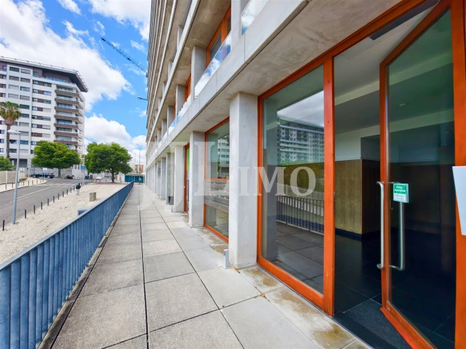 Apartamento T4 para Venda em Parque das Nações Foto 3