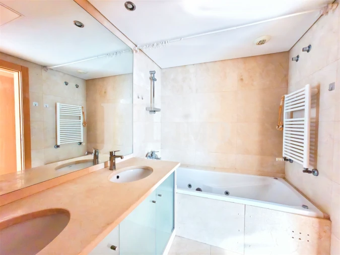 Apartamento T4 para Venda em Parque das Nações Foto 36