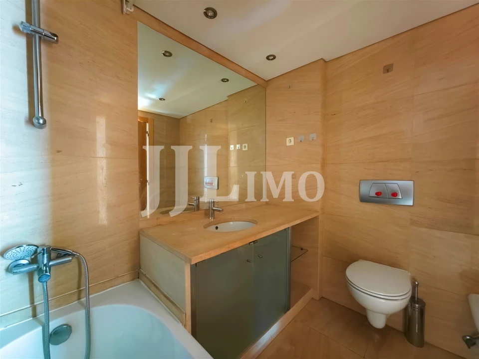 Apartamento T4 para Venda em Parque das Nações Foto 26