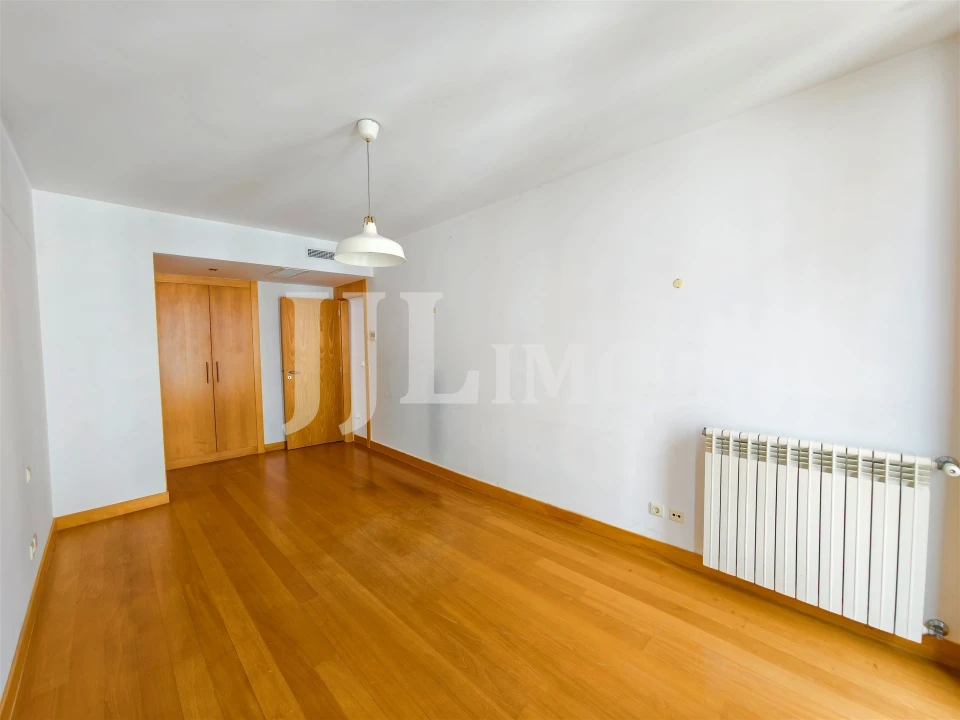 Apartamento T4 para Venda em Parque das Nações Foto 37