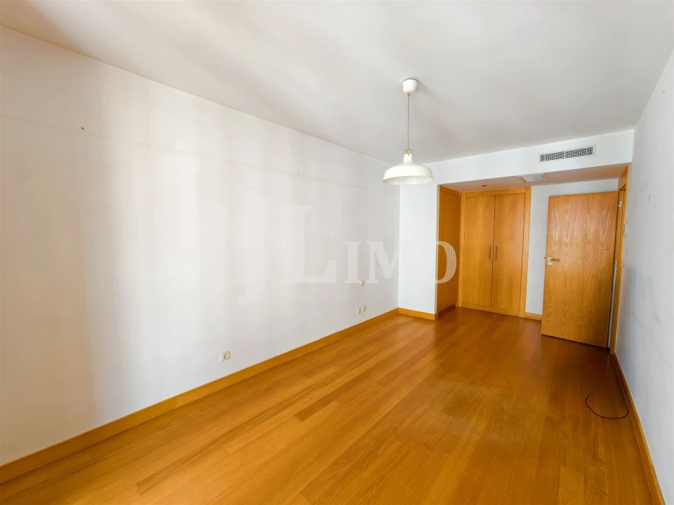 Apartamento T4 para Venda em Parque das Nações Foto 41