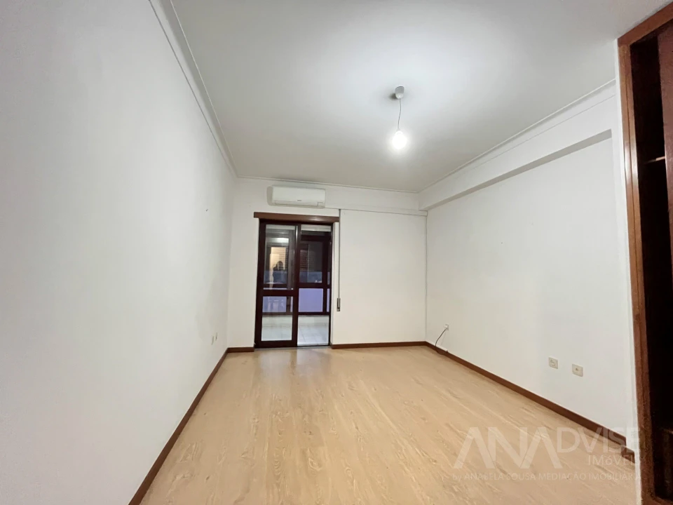 Apartamento T3 para Arrendamento em Viseu Foto 24