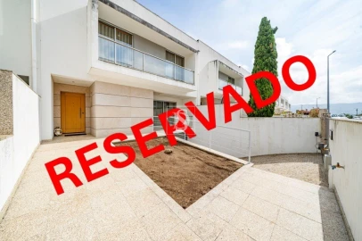 Moradia T4 para Venda em Gamil e Midões