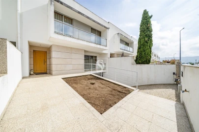 Moradia T4 para Venda em Gamil e Midões
