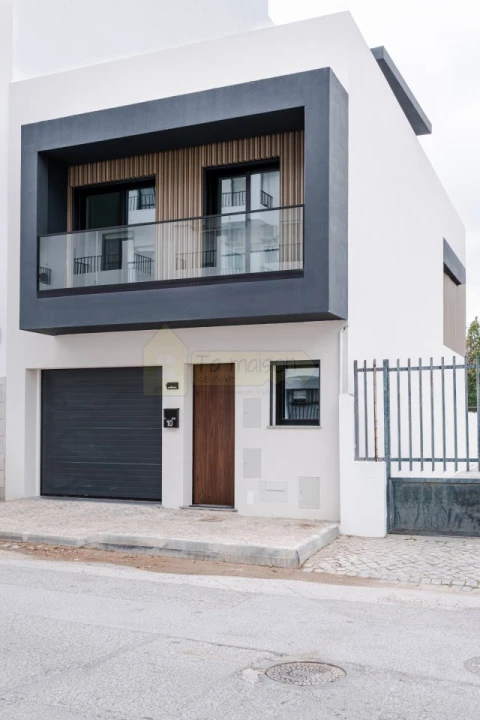 Moradia T3 para Venda em Quelfes